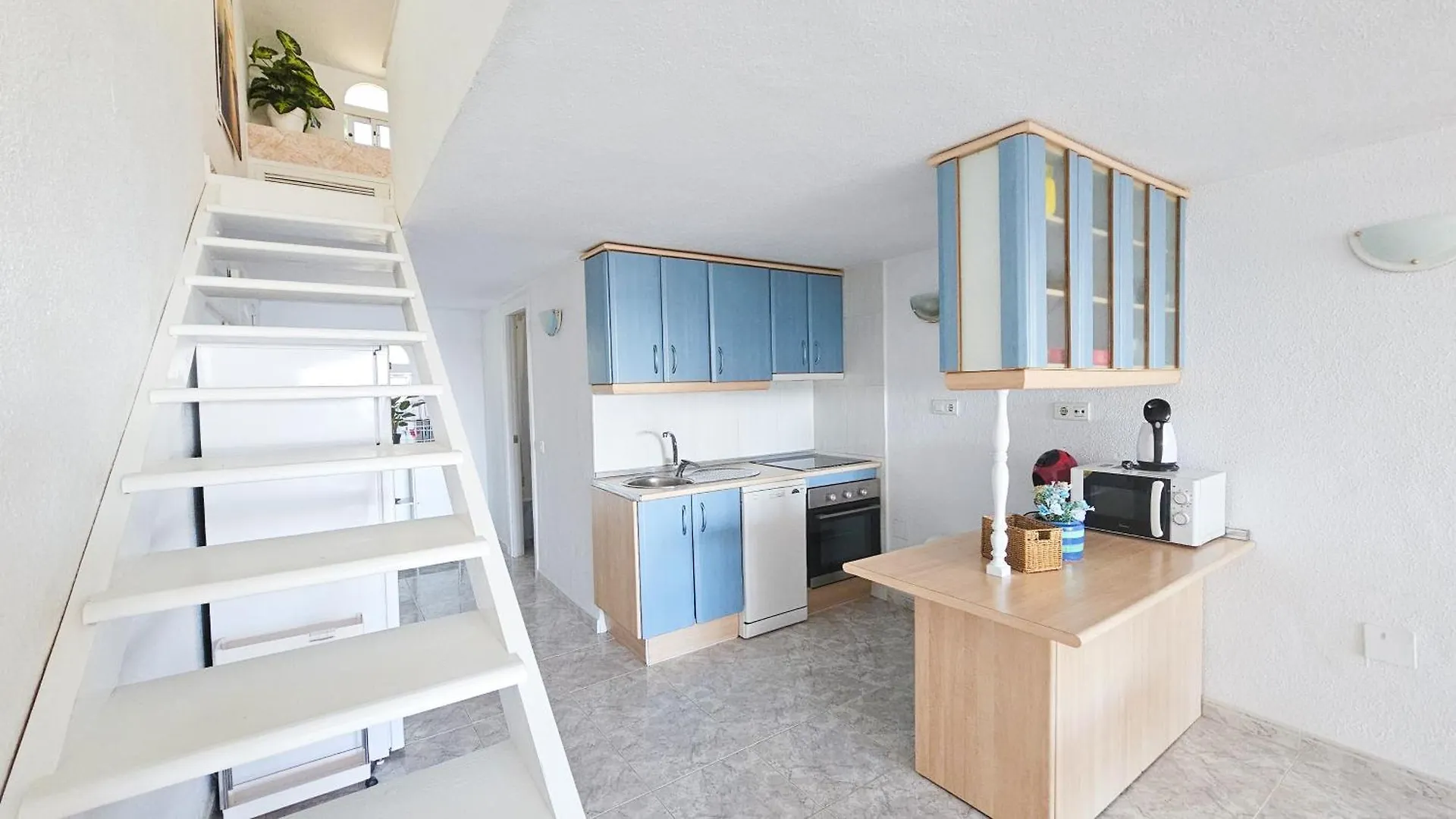 Apartment Duplex Con Bellas Vistas Al Mar, A Pasos De La Playa Estepona