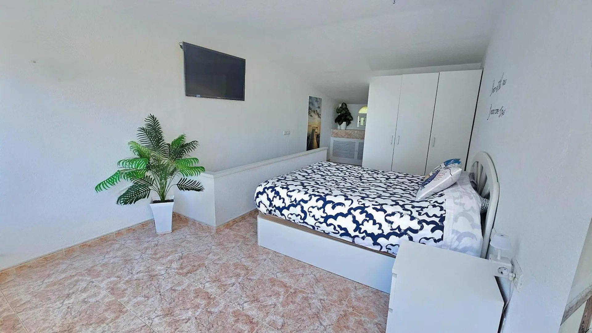 Apartment Duplex Con Bellas Vistas Al Mar, A Pasos De La Playa Estepona