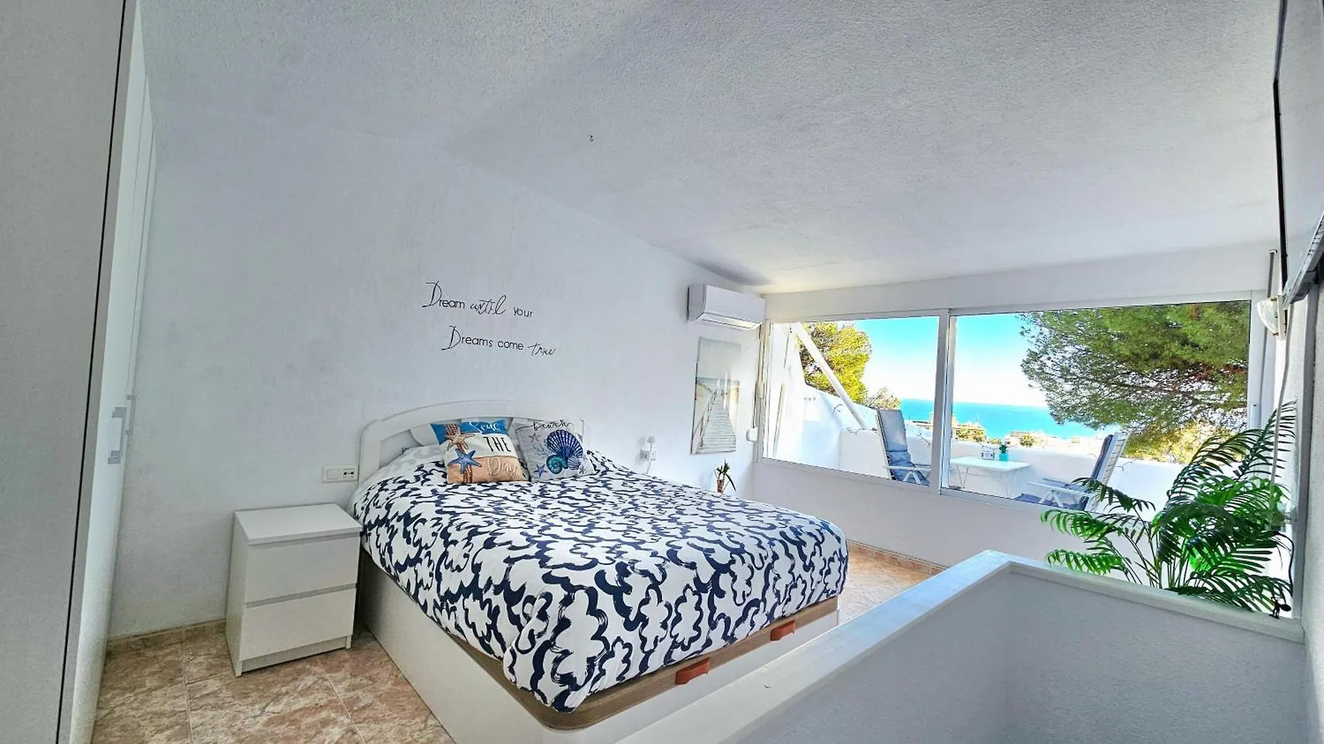 Apartment Duplex Con Bellas Vistas Al Mar, A Pasos De La Playa Estepona
